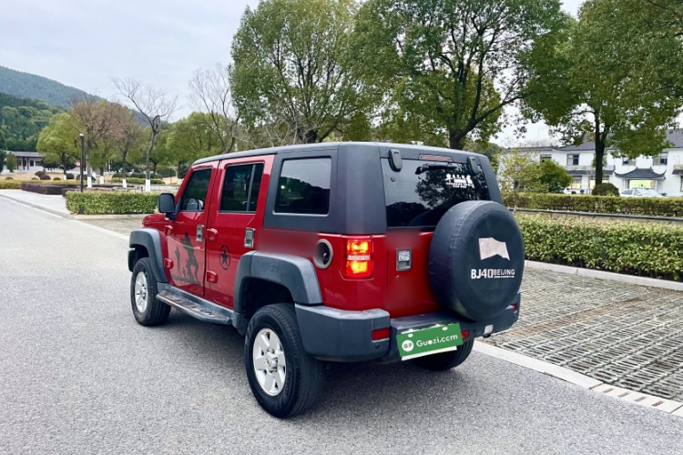 北京越野 北京BJ40 2016款 40L 2.3T 自动两驱豪华版车身外观6004