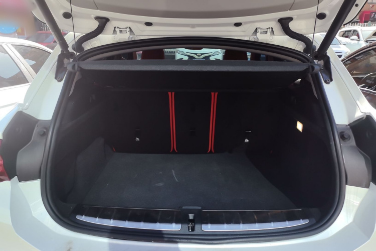 宝马X2 2022款 sDrive25i M运动套装机舱底盘23