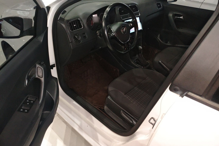 大众 Polo 2016款 1.6L 自动舒适型中控内饰20