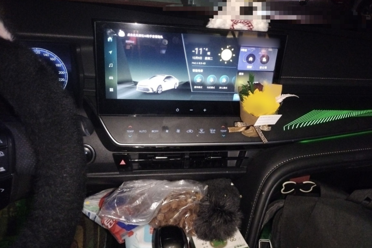 丰田 凯美瑞 2024款 双擎 2.0HXS 运动Plus版局部细节16