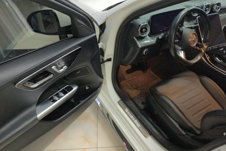 奔驰C级 2022款 C 260 L 运动版中控内饰20