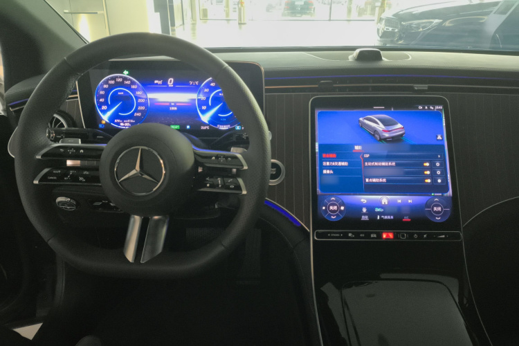 奔驰EQE 2025款 500 4MATIC 先锋版中控内饰7002