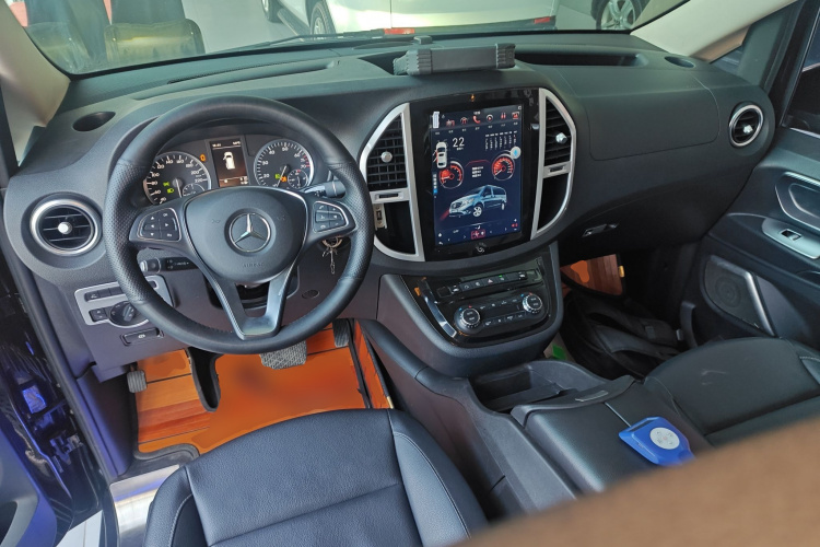 奔驰 威霆 2018款 2.0T 商务版 国VI中控内饰7002