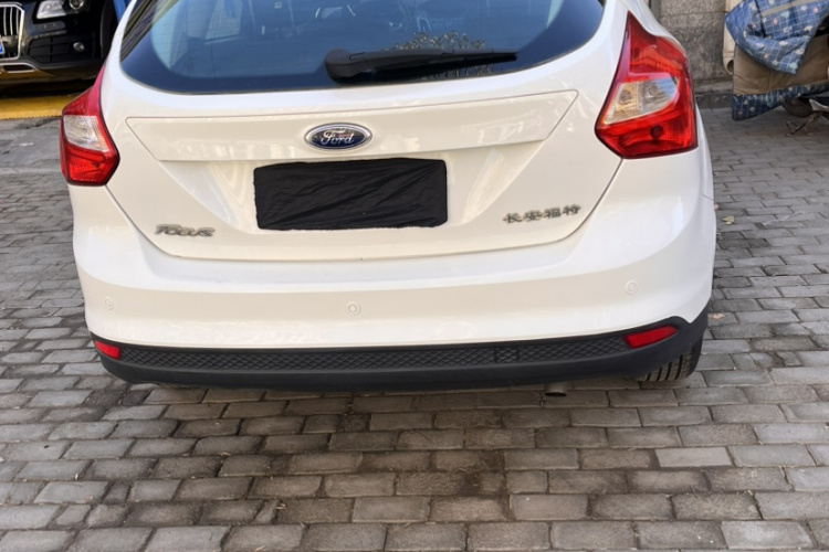 福特 福克斯 2012款 两厢 1.6L 自动风尚型车身外观6006