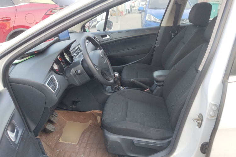 标致308 2014款 乐享版 经典 1.6L 手动优尚型中控内饰19