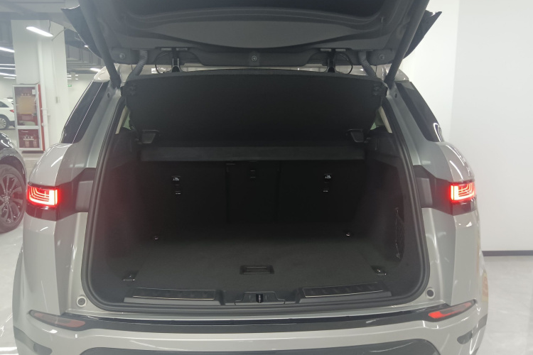 路虎 揽胜极光 2023款 极光L 249PS 豪华版机舱底盘23