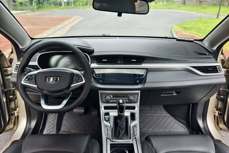 吉利汽车 帝豪 2019款 领军版 1.5L CVT向上互联型 国VI中控内饰7001