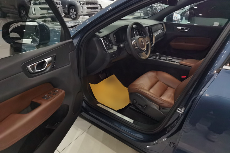 沃尔沃XC60 2023款 B5 四驱智逸豪华版中控内饰7003