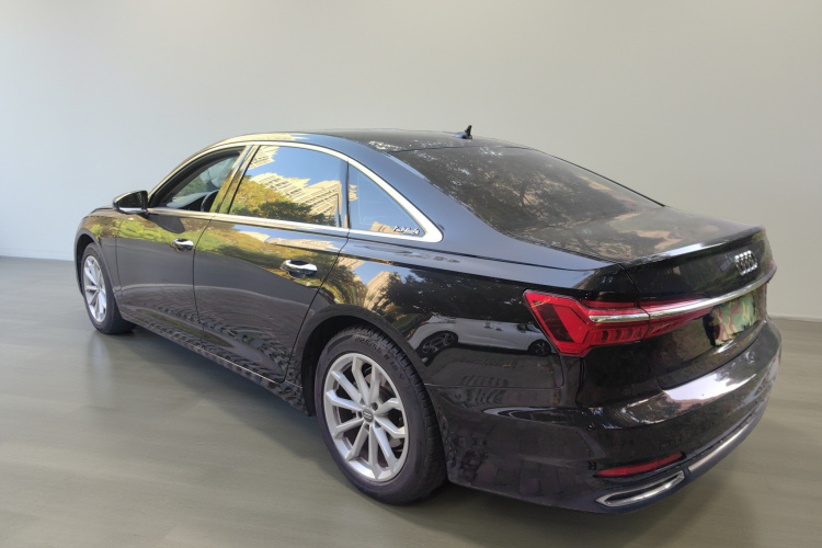 奥迪A6L 2019款 40 TFSI 豪华致雅型车身外观5