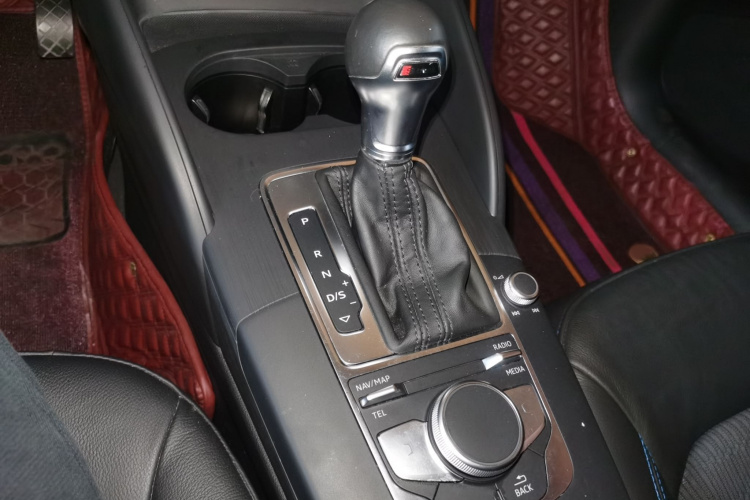 奥迪A3 2018款 30周年年型 Limousine 35 TFSI 时尚型局部细节18