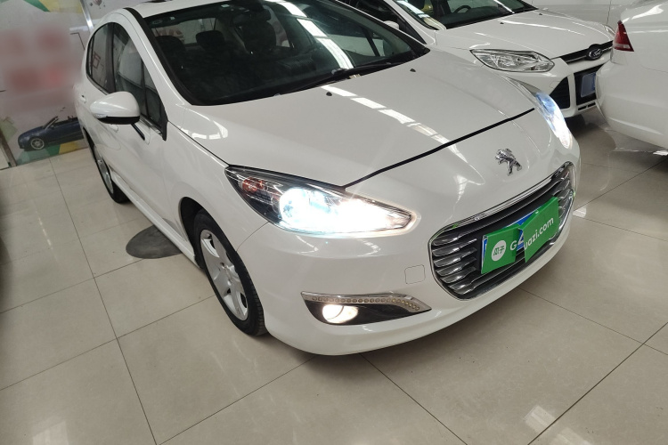 标致308 2014款 乐享版 经典 1.6L 自动优尚型车身外观3