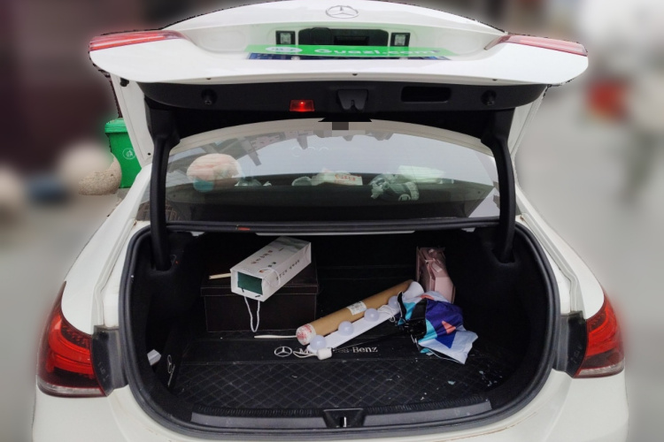 奔驰A级 2020款 A 200 L 运动轿车中控内饰23