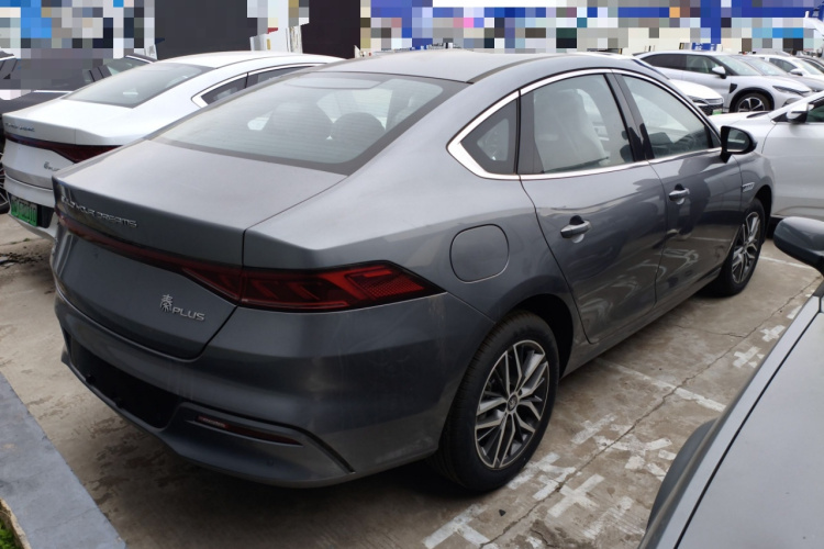 比亚迪 秦PLUS 2024款  荣耀版 DM-i 120KM超越型车身外观6005