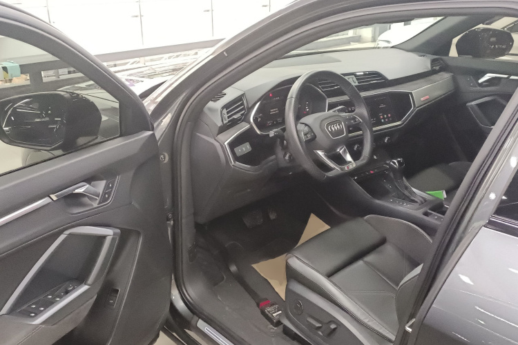 奥迪Q3 Sportback 2023款 改款 40 TFSI 时尚型中控内饰20