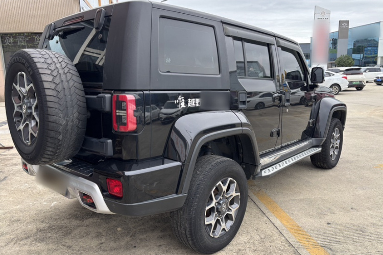 北京BJ40 2018款 PLUS 2.3T 自动四驱尊享版 国V车身外观6004