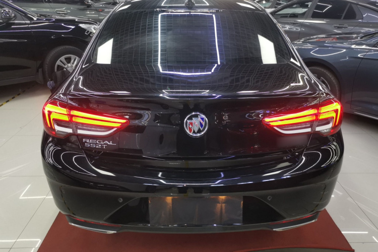 别克 君威 2023款 552T 智享型车身外观6