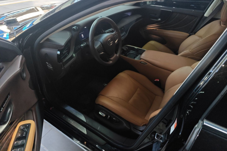 雷克萨斯LS 2020款 500h 卓越版 国VI中控内饰20