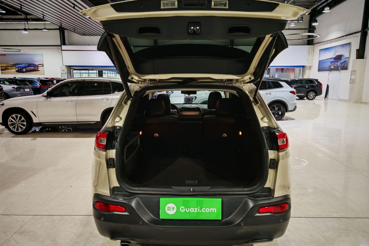 Jeep 自由光(进口) 2014款 2.4L 豪华版车身外观6002