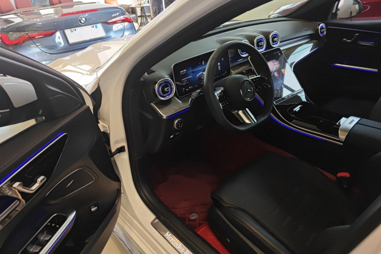 奔驰C级 2025款 C 260 L 运动版中控内饰20