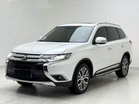 三菱 欧蓝德 2016款 2.4L 四驱精英版 5座