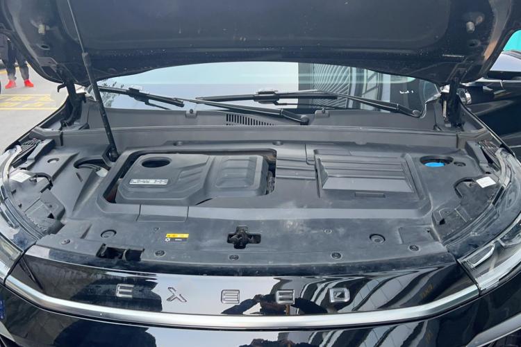 星途凌云 2023款 400T 两驱星尊版机舱底盘24