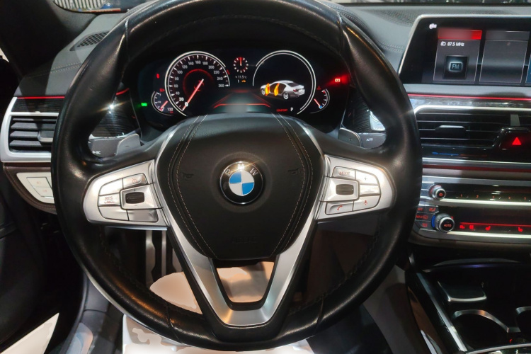 宝马7系 2018款 730Li 领先型 M运动套装中控内饰13