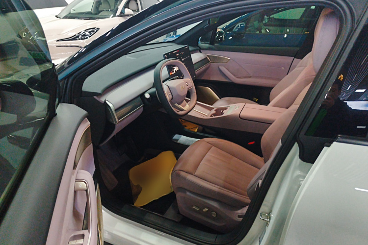 乐道L60 2025款 60kWh 后驱版中控内饰7003