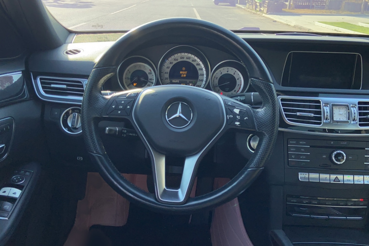 奔驰E级 2015款 改款 E 260 L 运动时尚型局部细节13