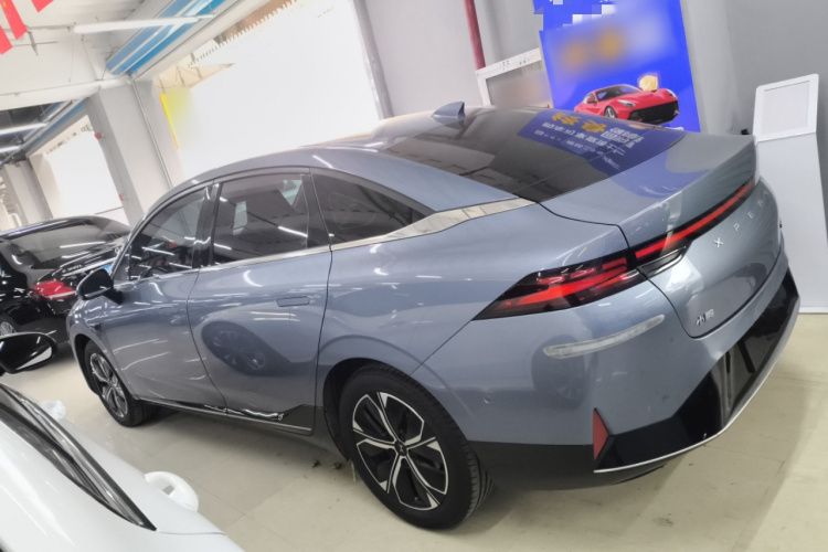 小鹏P5 2022款 550P车身外观4