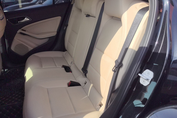 奔驰GLA 2016款 GLA 220 4MATIC 时尚型中控内饰21