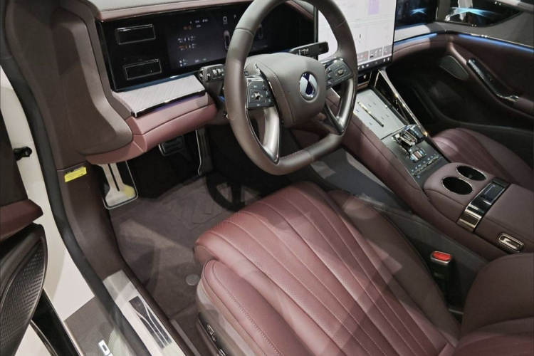 腾势Z9GT 2024款 1100四驱Max版中控内饰7002