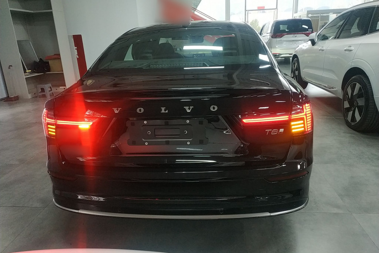 沃尔沃S90新能源 2026款 插电式混动 四驱长续航智逸豪华版车身外观6004