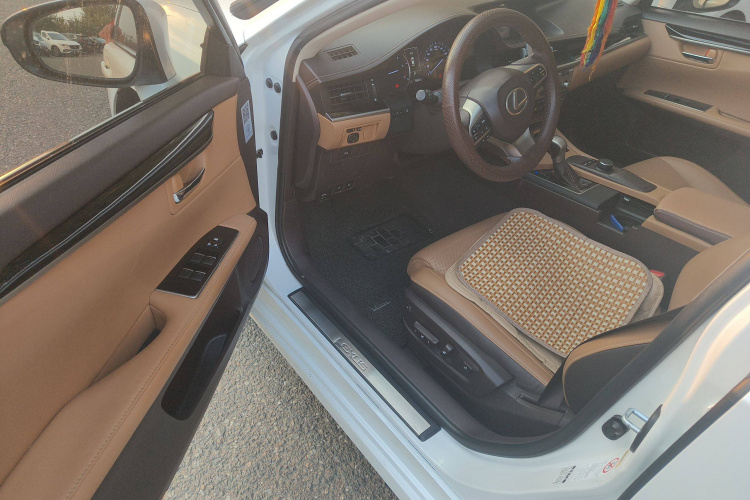 雷克萨斯ES 2015款 200 精英版中控内饰7003