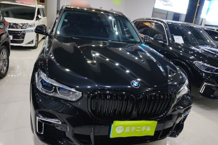 宝马X5 2022款 改款 xDrive 30Li 尊享型M运动套装车身外观2