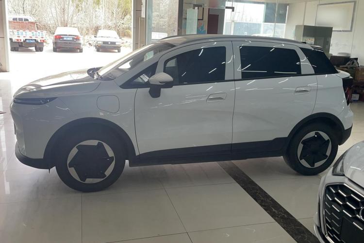 吉利几何E萤火虫 2024款 301km 流光车身外观6003