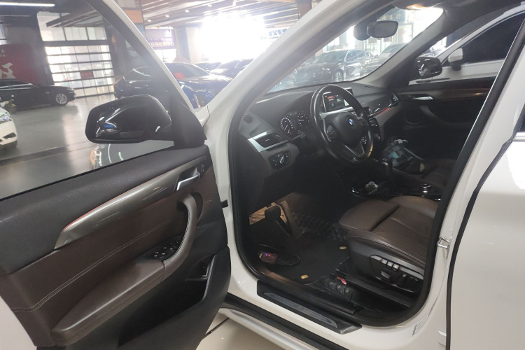 宝马X1 2019款 xDrive20Li 尊享型中控内饰20
