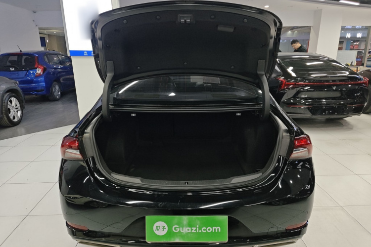 别克 君越 2020款 652T 豪华型机舱底盘23