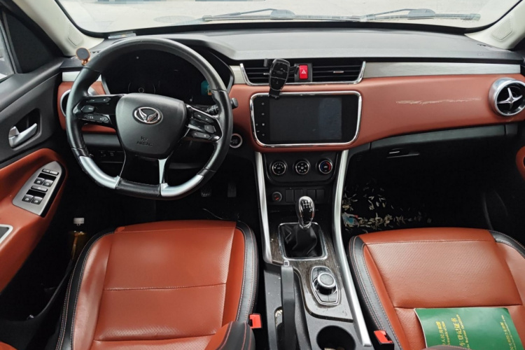 北汽幻速S3 2016款 S3L 1.5L 手动尊贵型中控内饰12