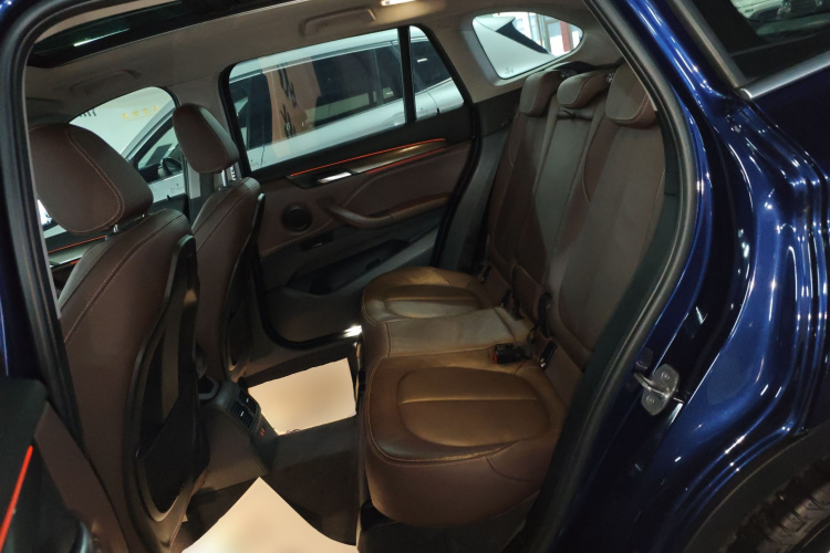 宝马X1 2019款 sDrive18Li 尊享型中控内饰21