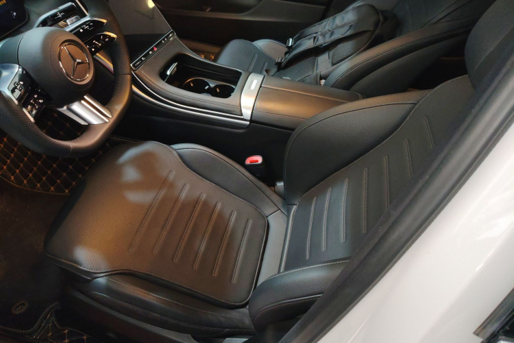 奔驰C级 2023款 C 260 L 运动版中控内饰19