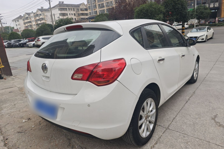 别克 英朗 2014款 XT 1.6L 自动时尚版车身外观7