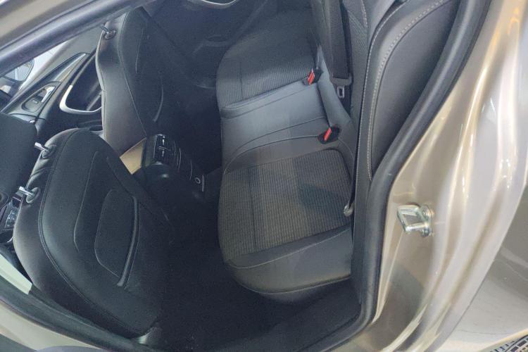 别克 君威 2015款 1.6T 领先技术型中控内饰7004