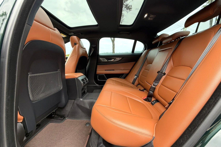 捷豹XEL 2024款 2.0T 250PS R-DYNAMIC S耀黑运动版中控内饰7003