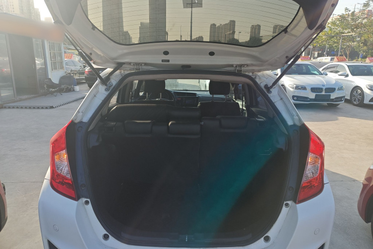 本田 飞度 2014款 1.5L SE CVT时尚型机舱底盘23