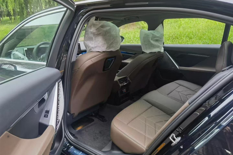 宝马5系 2024款 530Li 领先型 M运动套装中控内饰7007