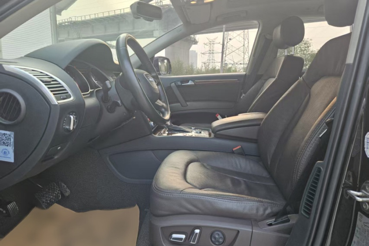 奥迪Q7 2015款 35 TFSI 进取型中控内饰7002