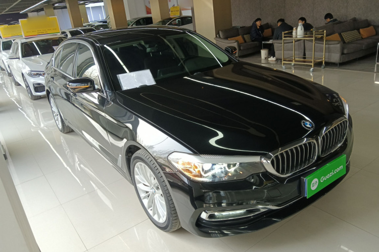 宝马5系 2019款 525Li 豪华套装车身外观3