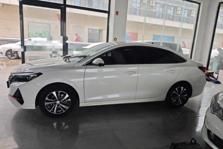 长安 逸动 2024款 PLUS 蓝鲸NE 1.4T GDI DCT高能版车身外观4