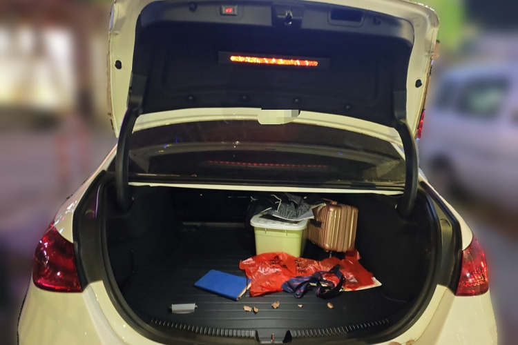 奔驰C级 2022款 改款 C 260 L 运动版局部细节23