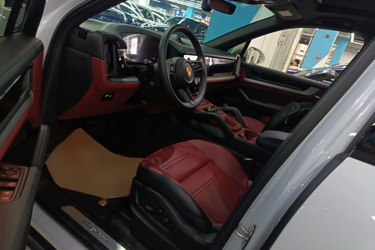 保时捷 2025款 Cayenne 3.0T中控内饰7003